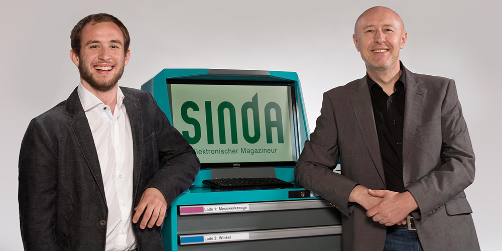 Thomas und Otto Sonnleitner stehen hinter den immer neuen
Entwicklungen, wie dem elektronischen Magazineur SINDA Thomas und Otto Sonnleitner mit SINDA